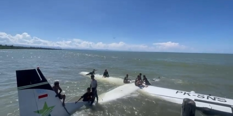 Pesawat Smart Air Jatuh ke Laut Usai Lepas Landas dari Nabire