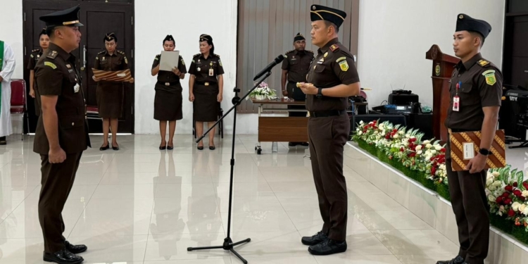 Ini Pesan Kajari Mimika Usai Lantik Kasi Intelijen: Dukung Penegakan Hukum yang Humanis dan Berkeadilan