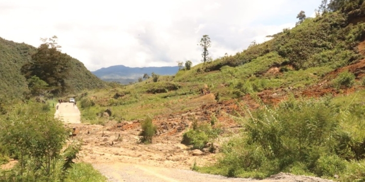 Hujan Sore, Longsor Malam Hari: 11 Kampung di Tagime Tertimbun Lumpur, Puskesmas dan Jalan Trans Lumpuh