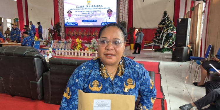 Terima SK PNS, Belandina Sampaikan Terima Kasih kepada Pemkab Puncak dan Bupati Elvis Tabuni