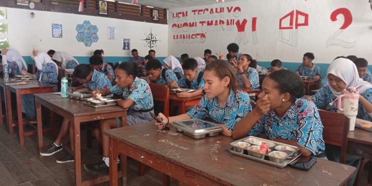 Program Makan Bergizi Gratis Dongkrak Kehadiran dan Semangat Belajar Siswa SMAS Mandala Trikora