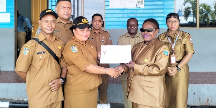Bagikan STTP ke 874 CPNS, BKPSDM Papua Tengah Tekankan Disiplin dan Inovasi ASN
