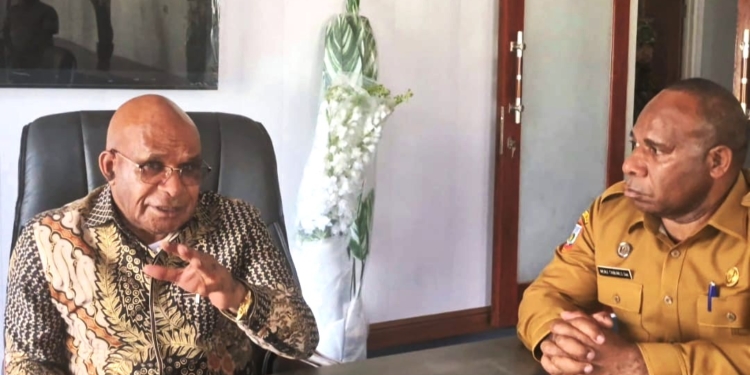 Bupati Elvis Tabuni Tinjau Pembangunan Guest House di Puncak, Ditargetkan Segera Diresmikan