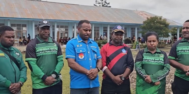 Peringati Hari Bakti Rimbawan ke-43, Pemprov Papua Pegunungan Tanam Pohon Bersama Pelajar di Wamena