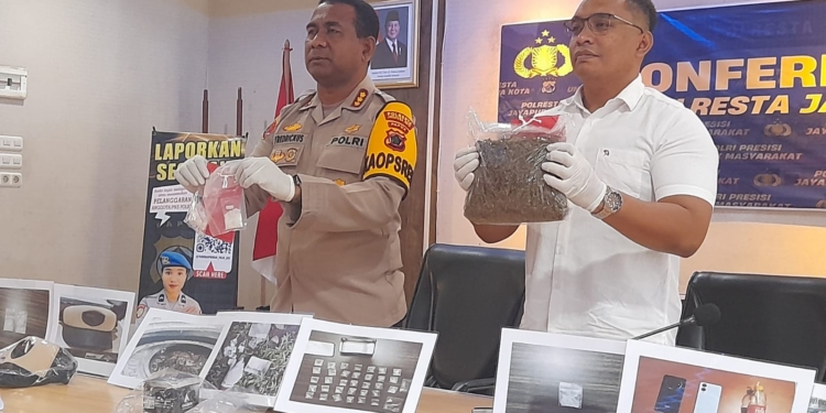 Pasutri di Jayapura Ditangkap Polisi, Sabu dan Alat Hisap Ditemukan di Dashboard Mobil