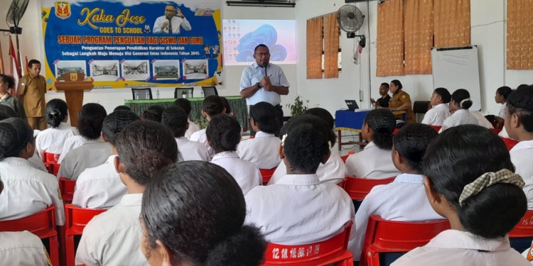 Kaka Jose Go To School di SMPN 9 Jayapura, Dorong Pendidikan Karakter Generasi Muda Papua