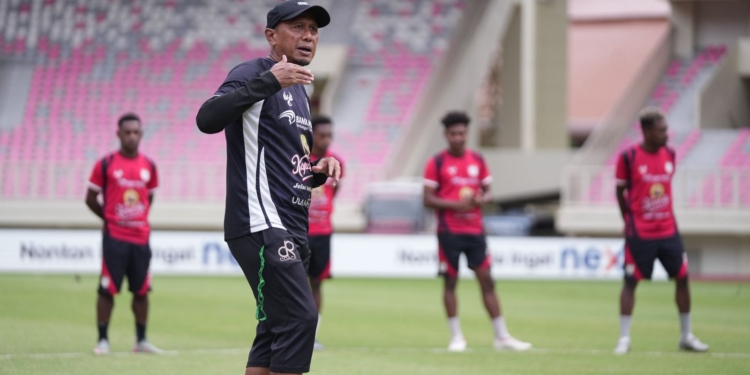 Waspadai PSIS, RD Minta Persipura Tetap Tenang Demi Tiga Poin di Kandang