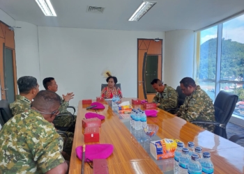 Foto : Andika
Keterangan Foto : Komandan Kodaeral X Jayapura, Mayjen TNI (Mar) Sugianto, melakukan kunjungan silaturahmi ke Kantor Majelis Rakyat Papua (MRP), Jumat (24/4/2026).