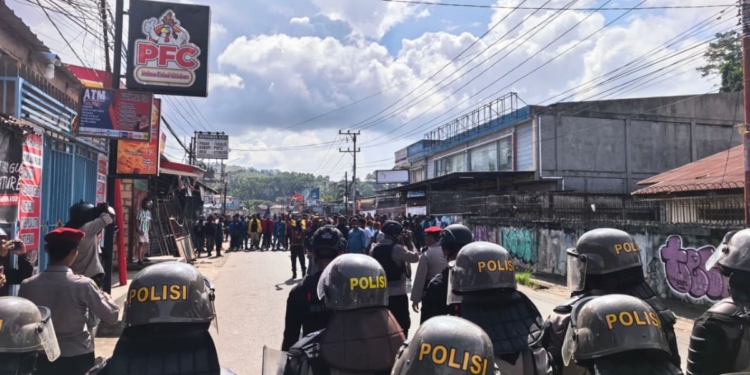 Sempat Ricuh, Aksi Demo di Jayapura Kondusif Setelah 1.200 Aparat Gabungan Dikerahkan