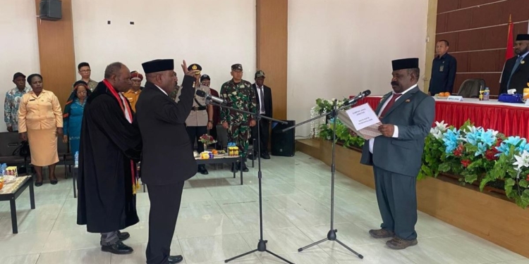 Bupati Lanny Jaya Resmi Lantik Tendien Wenda Sebagai Sekda Definitif