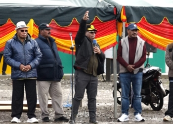 Foto oleh Dwi.
Keterangan Foto : Sekda Nenu Tabuni bersama Bupati Puncak Elvis Tabuni didampingi Wakil Bupati Naftali Akawal, Ketua DPRK Thomas Tabuni saat memberikan arahan kepada seluruh OPD terkait persiapan akhir Pameran Pembangunan perdana dalam sejarah Kabupaten Puncak di Gome, Minggu (24/5/2026).