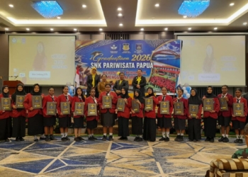 Lulus 100 Persen, 6 Siswa SNK Pariwisata Papua Langsung Tembus Dunia Kerja