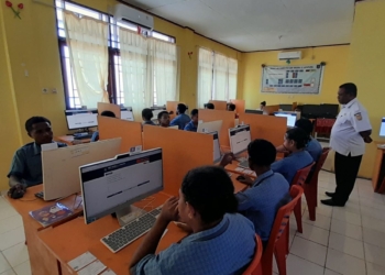 ASA SMPN 12 Jayapura Berjalan Lancar, 68 Siswa Ikuti Ujian Berbasis Online