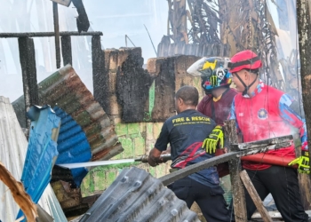 Delapan Rumah di Dok VIII Jayapura Hangus Terbakar, Polisi Pasang Garis Polisi dan Selidiki Penyebab