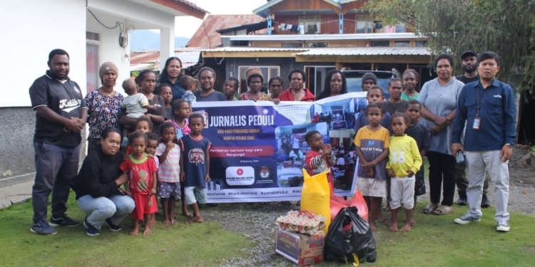 Jurnalis Wamena Tuntaskan Aksi Kemanusiaan untuk Pengungsi Konflik