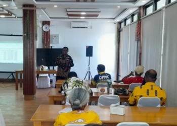Foto oleh Andika.
Keterangan Foto : Aparat Kampung dan Bamuskam Tahima Soroma mengikuti bimbingan teknis peningkatan kapasitas, sebagai upaya memperkuat penyelenggaraan pemerintahan dan mempertahankan status Kampung Mandiri. Jumat (22/5/2026).