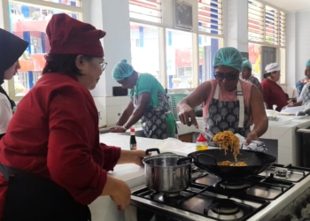 Mama-Mama PNG Belajar Kuliner Papua di SNK Pariwisata Papua, Kerja Sama RI–PNG Resmi Dimulai