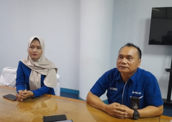 Foto oleh Andika.
Keterangan foto : Kepala Cabang PT Pelni Jayapura, Daulat Apul Gervasius Naibaho (kanan), saat berdialog dan diwawancarai sejumlah wartawan dalam konferensi pers bersama insan media di Jayapura, Rabu (3/6/2026).