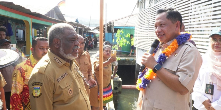Tinjau Kawasan Pemukiman Tanjung Ria, Mendagri Soroti Soroti Sanitasi hingga Akses Air Bersih