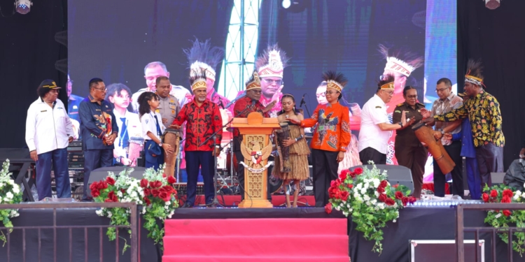 Gubernur Papua Tengah Buka Festival Cahaya Kreasi Budaya Pelajar 2026