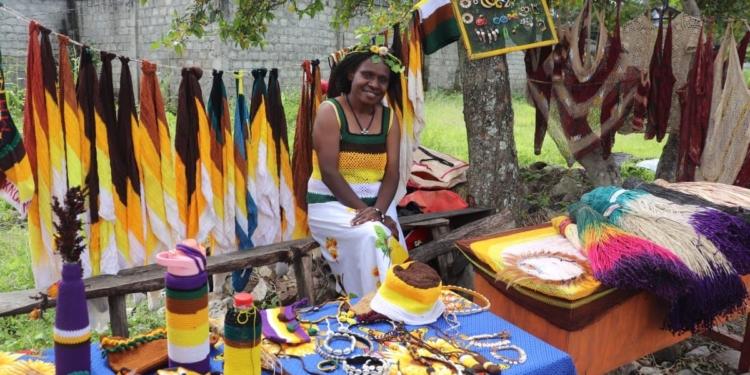 Bertahan Jualan dari Rumah, Perajin Noken Papua Butuh Tempat Usaha