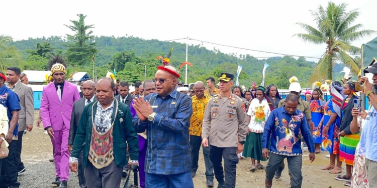 Bupati Elvis Tabuni Ungkap Alasan Bantu Pembangunan 2 Gereja GKII di Nabire