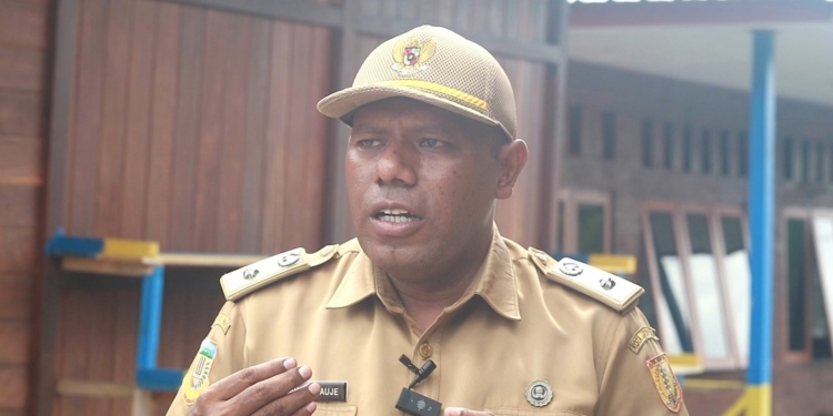 Pemkamp Tobati beri insentif bagi ondofolo dan kepala suku perkuat peran adat