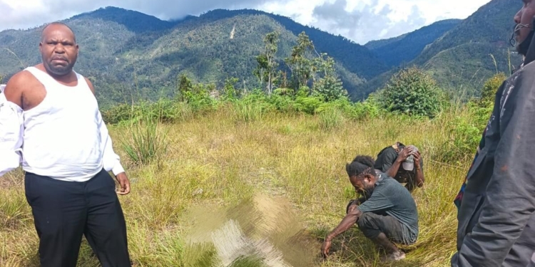 Okto Tigau Ditemukan Tewas di Belakang Pos Habema, Bupati Intan Jaya Desak Penyelidikan Transparan