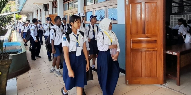 SMAN 2 Jayapura Sambut Siswa Baru Lewat MPLS Berkarakter
