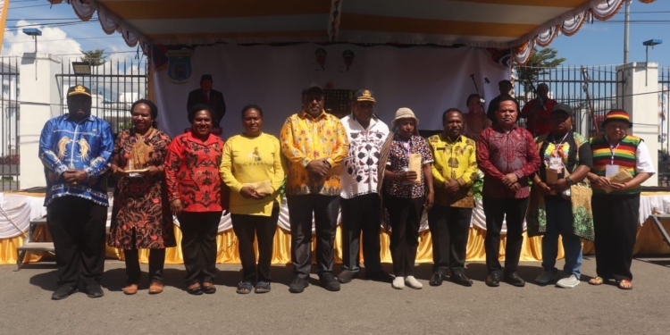 Festival UMKM Papua Pegunungan 2026 Resmi Dibuka, Pemprov Salurkan Modal Usaha dan Dorong Investasi