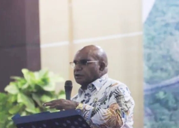 Bupati Elvis Tabuni Targetkan Seribu Doktor Asli Puncak, Pendidikan Jadi Fokus Pembangunan