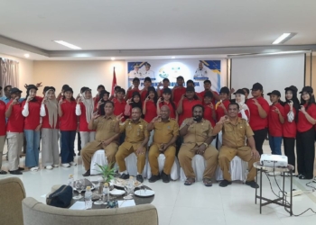 Lepas Penerima Beasiswa ADIK 2026, Plt Kadis Pendidikan Papua Minta Mahasiswa Jaga Prestasi dan Bangun Relasi
