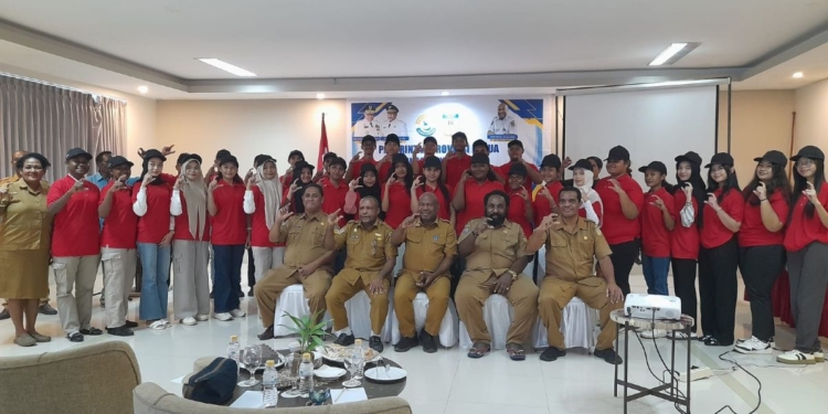 Lepas Penerima Beasiswa ADIK 2026, Plt Kadis Pendidikan Papua Minta Mahasiswa Jaga Prestasi dan Bangun Relasi