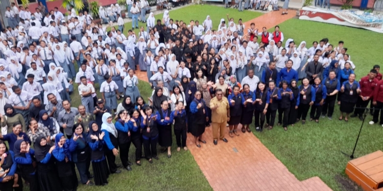 Permudah Pengawasan Wali Kelas dan Orang Tua, Siswa SNK Pariwisata Papua Hadirkan Layanan Absensi Digital