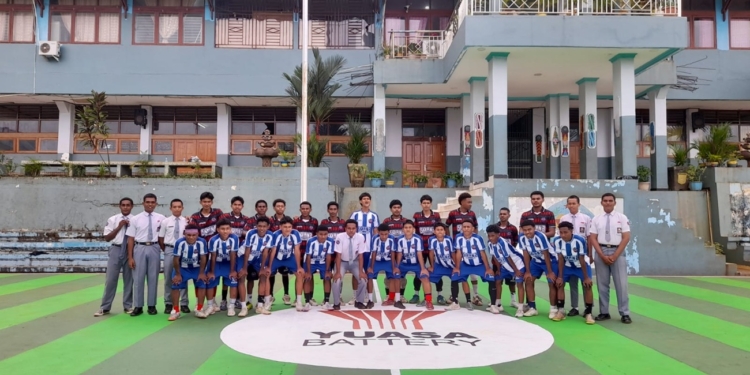 SMAN 2 Jayapura Dapat Bantuan Pengecatan Lapangan Futsal sebagai Apresiasi atas Prestasi Gemilang
