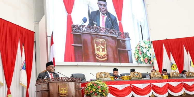 Gubernur Papua Tengah Serahkan Raperda Pertanggungjawaban APBD 2025, Tegaskan Komitmen Akuntabilitas Keuangan Daerah