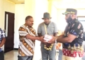 Thomas Tabuni Tepati Janji, Serahkan Rp200 Juta untuk Gereja Jordan Kago 1