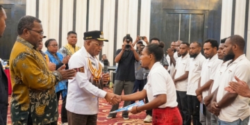 Ini Pesan Bupati Elvis Kepada 11 Mahasiswa S2 Yang Akan Berangkat Ke Luar Negeri