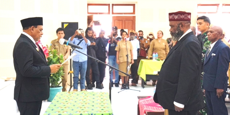 Didimus Wandik Resmi Dilantik sebagai Sekda Yalimo, Bupati Nahor Nekwek Tekankan Penguatan Birokrasi dan Pelayanan Publik