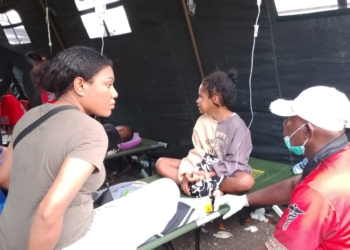 Keterangan foto: Pasien  keracunan MBG, dari Distrik Depapre, yang dirawat di Tenda Darurat RSUD Yowari, Kabupaten Jayapura, Papua pada Rabu 5 Agustus 2026.(Nokenlive/Agustina Estevani Janggo)