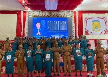 Bupati Elvis Tabuni Tegaskan: Kepala Kampung Jangan Main Palang, Selesaikan Masalah Sesuai Prosedur