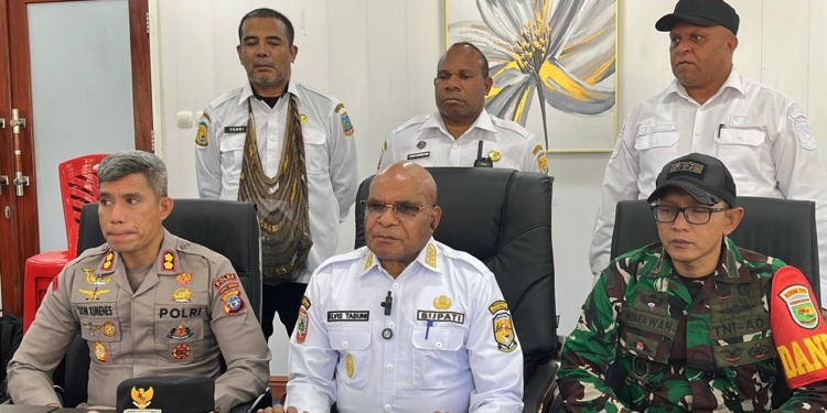 Bupati Puncak Ungkap Pemicu Pembakaran Kantor: Berawal dari Polemik Dana Kampung 2026