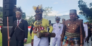 Upacara HUT ke-81 RI di Kota Jayapura Berlangsung Khidmat, Wali Kota Kenakan  Busana Nuansa Adat Papua