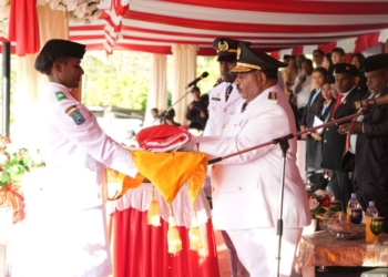 Wagub Papua Pegunungan Pimpin Penurunan Bendera HUT ke-81 RI di Wamena, Berlangsung Khidmat