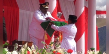 Upacara HUT ke-81 RI, Bupati Lanny Jaya Dorong Pendidikan, Kesehatan dan Ekonomi Kampung