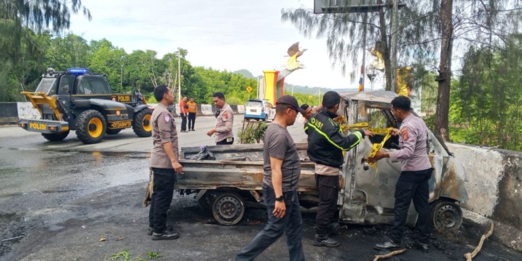Lakalantas di Ringroad Jayapura, Dua Orang Meninggal Dunia Usai Mobil Terbakar