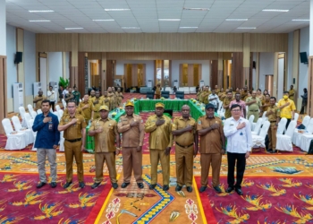 Keterangan foto: Staf Ahli III Gubernur Papua Tengah Marthen Ukago, membuka kegiatan EPPD Provinsi Papua Tengah di Ballroom Kantor Gubernur Papua Tengah, Senin, 31/8/2026. (Sumber foto: Noken Live/Humas Pemprov Papua Tengah)