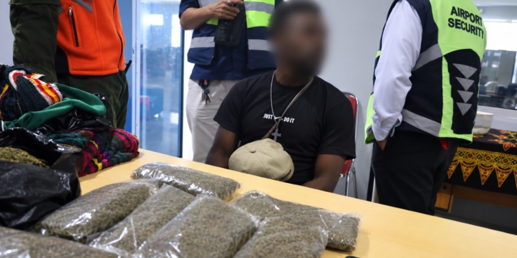 Nyaris Lolos, Avsec Bandara Sentani Gagalkan Penyelundupan Hampir 1 Kilogram Ganja ke Dekai