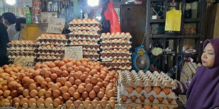 Harga Telur di Pasar Hamadi Stabil, Pedagang Keluhkan Sepi Pengunjung