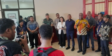 Yan Mandenas Dorong Pembangunan Rumah untuk Korban Kebakaran Mandala